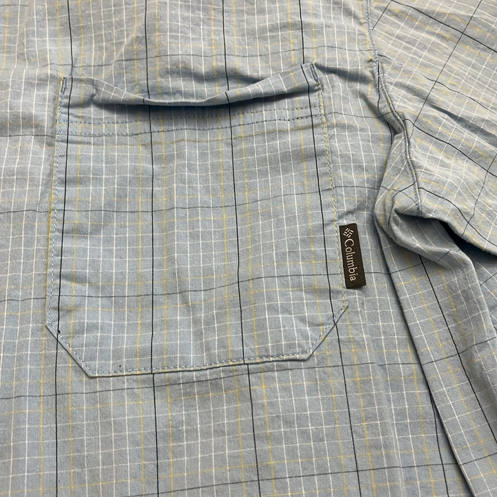 Men’s Columbia Button Down Shirt - Picture 2 of 2